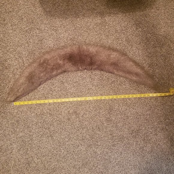 Faux fur collar with button holes - Picture 3 of 5